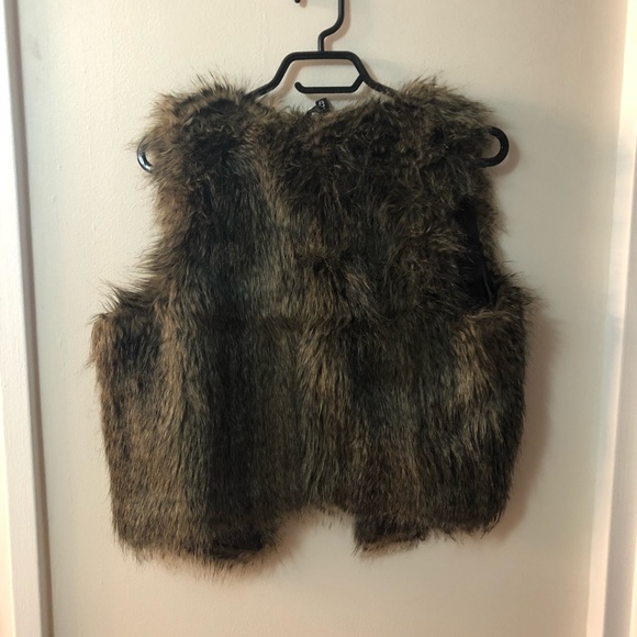 H&M faux fur vest - Picture 2 of 3